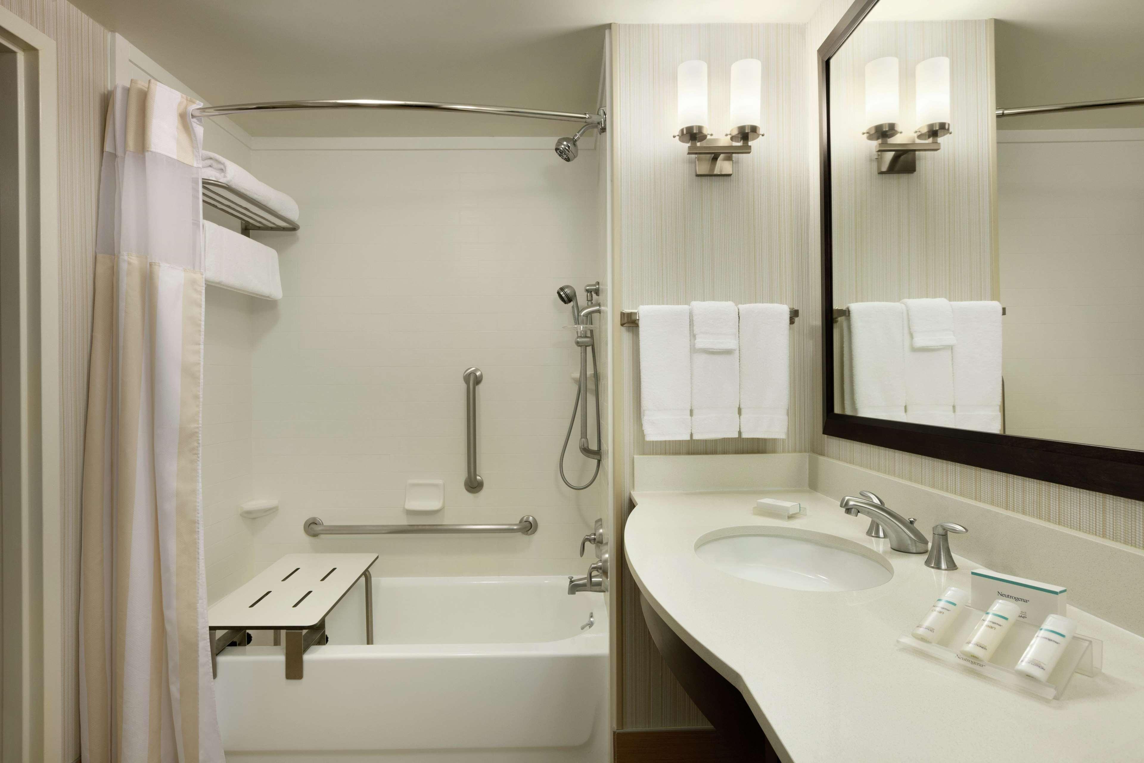 Hilton Garden Inn Rochester/Pittsford Bushnell Basin Екстер'єр фото
